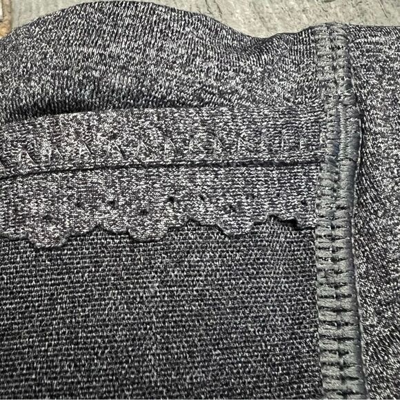 Lululemon Cropped Wunderunder Heather Gray Scallop Waist Capri 19” Legging 4 - Picture 7 of 16